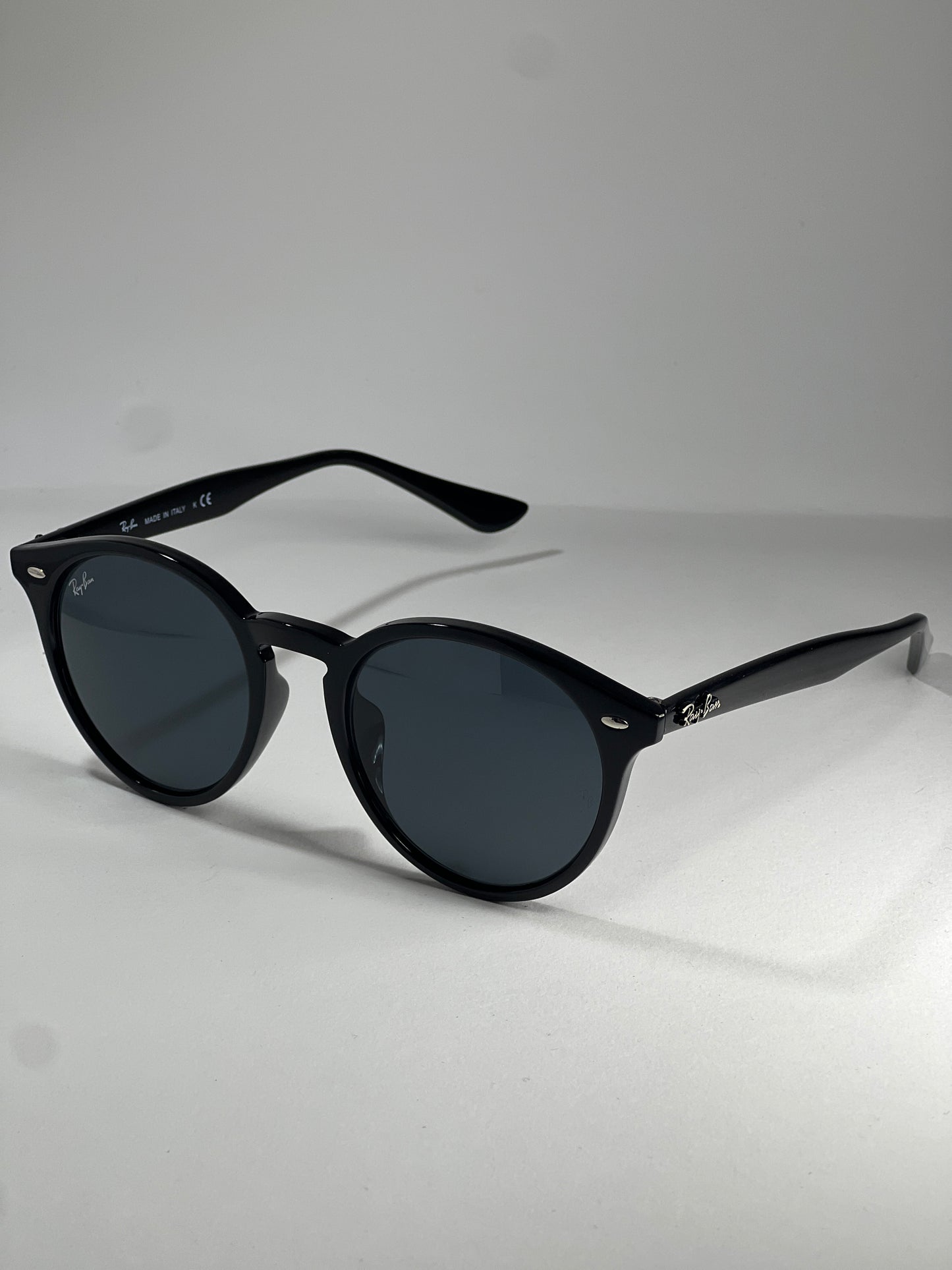 Lunettes de soleil rondes en acétate Ray-Ban RB2180F