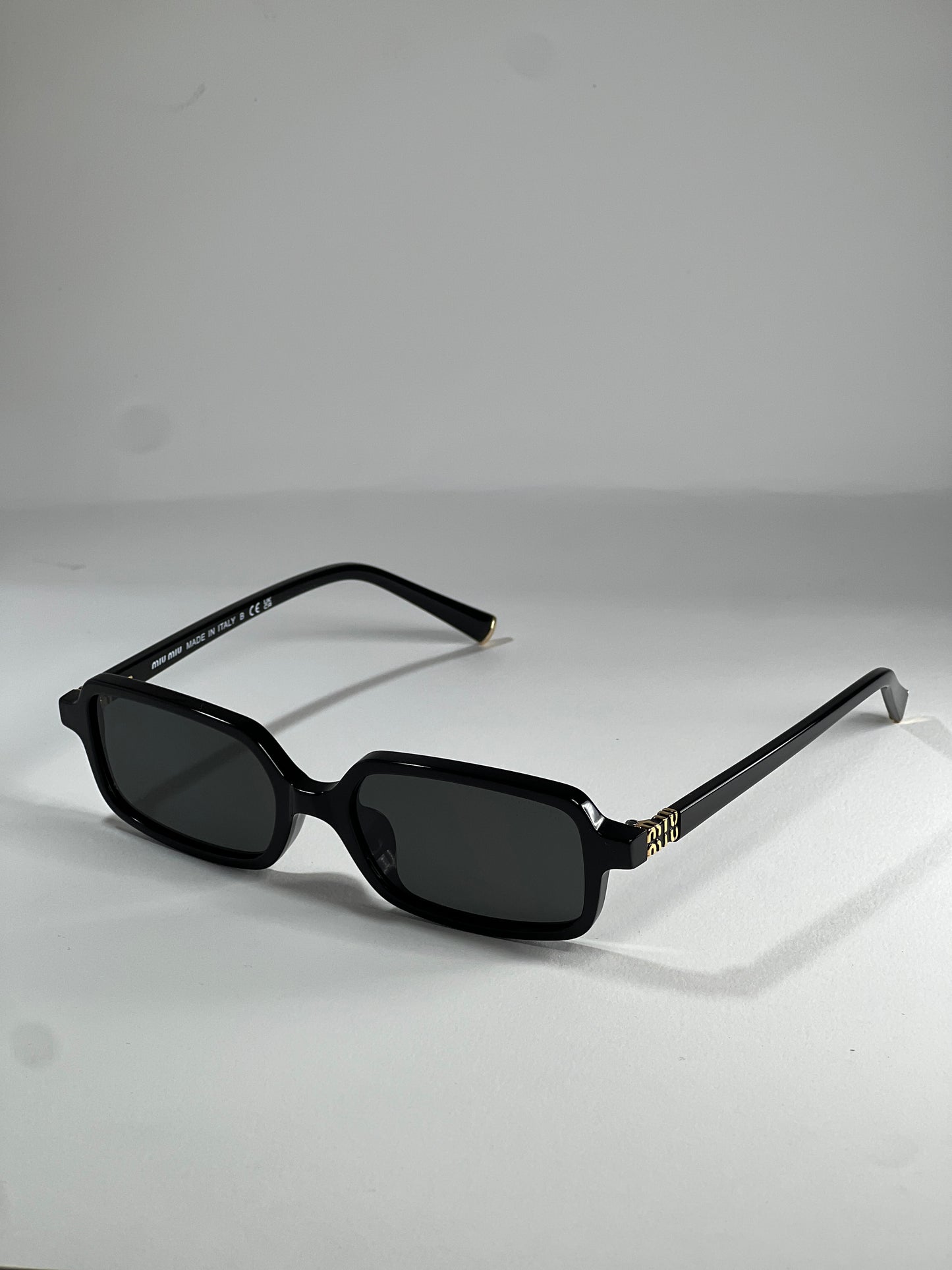 Lunettes de soleil Miu Miu SMU11Z Regard
